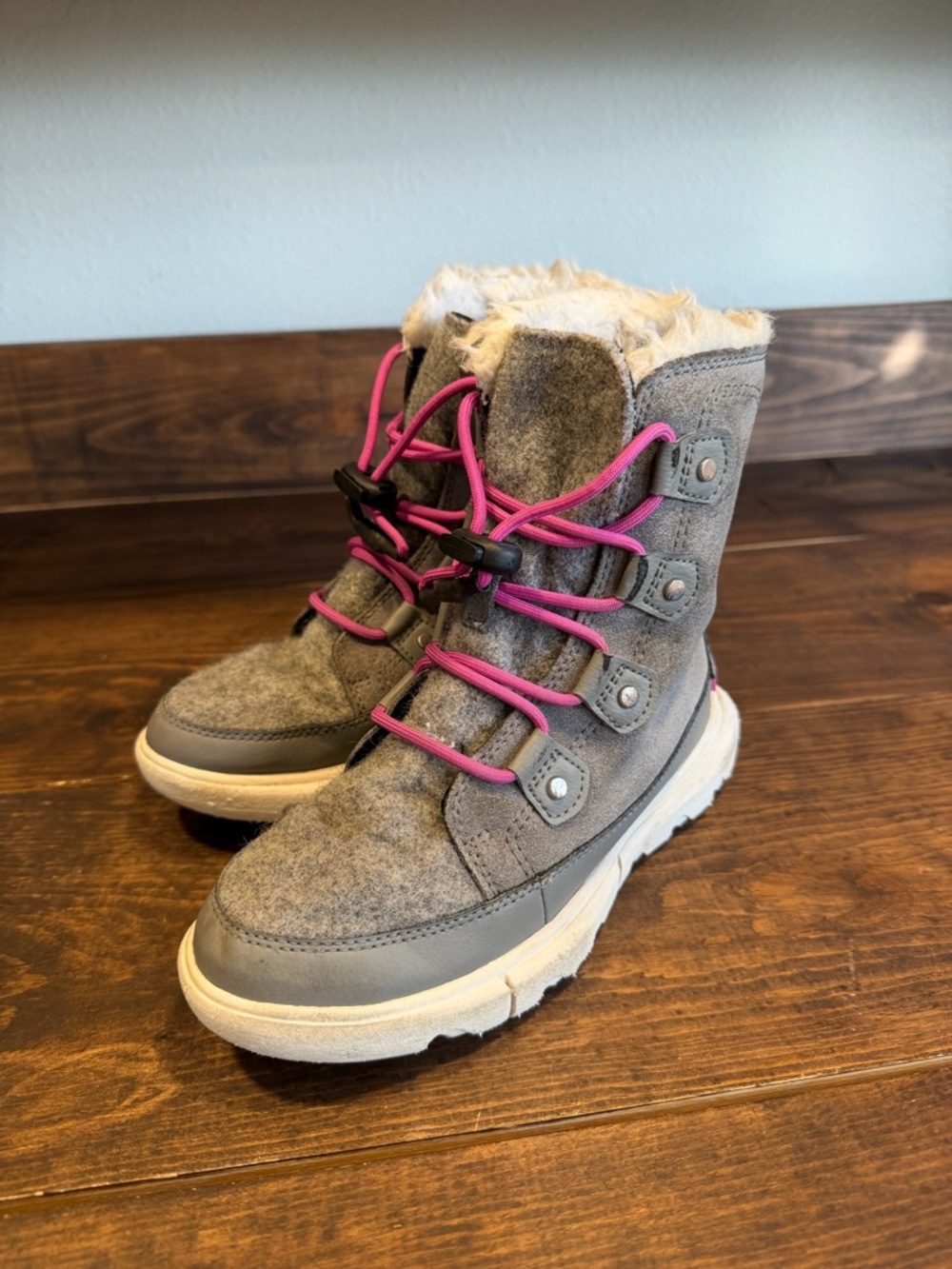 Girls sorel winter boots size 2